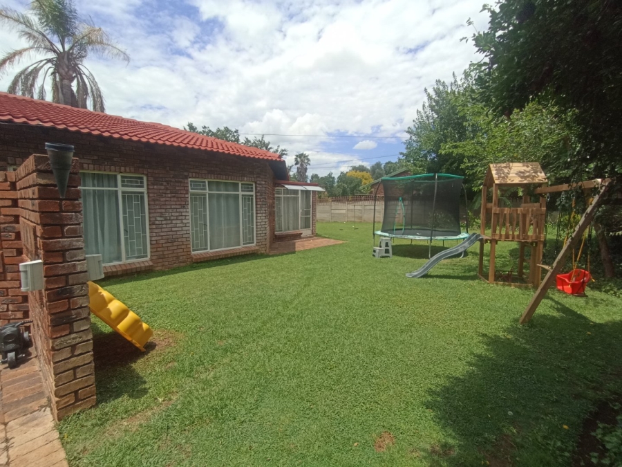 To Let 3 Bedroom Property for Rent in Kannoniers Park North West
